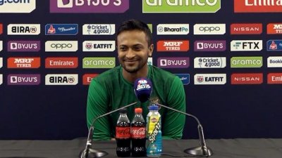 সংবাদ সম্মেলনে সাকিব আল হাসান, ফাইল ছবি।