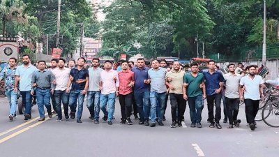 ঢাকা বিশ্ববিদ্যালয় এলাকায় ছাত্রদলের মিছিল