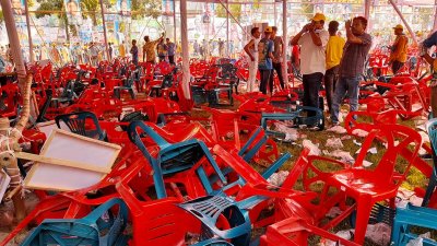 সম্মেলনস্থলে ভাঙচুর চালান পদবঞ্চিত নেতাকর্মীরা