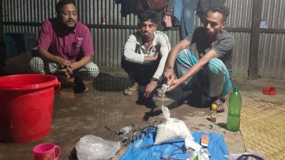 চিংড়িতে বিষাক্ত জেলি মেশানোর দায়ে দণ্ডপ্রাপ্ত তিন জন