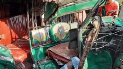 দুর্ঘটনা কবলিত সিএনজিচালিত অটোরিকশা