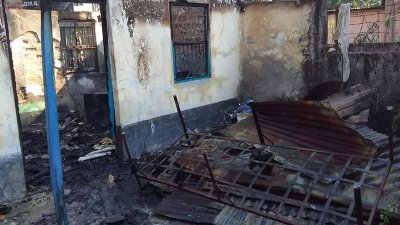 আগুনে পোড়া ছাত্রীনিবাস