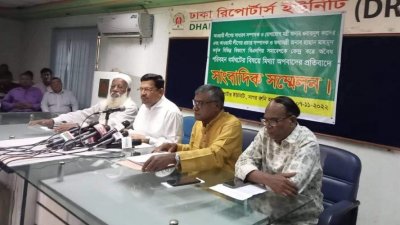 সংবাদ সম্মেলনে বক্তব্য রাখছেন শামছুর রহমান শিমুল বিশ্বাস
