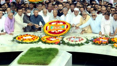 জিয়াউর রহমানের কবরে শ্রদ্ধা জানান বিএনপির নেতারা