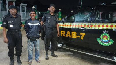 গ্রেফতার মোক্তার হোসেন