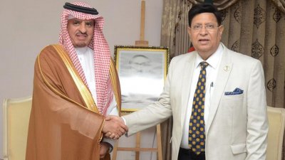 পররাষ্ট্রমন্ত্রী ড. এ কে আব্দুল মোমেন ও সৌদি উপ-স্বরাষ্ট্রমন্ত্রী ড. নাসের বিন আব্দুল আজিজ আল দাউদ