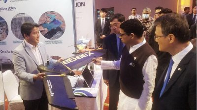 অনুষ্ঠানে প্রধান অতিথি হিসেবে ছিলেন তথ্য ও যোগাযোগ প্রযুক্তি বিভাগের প্রতিমন্ত্রী জুনাইদ আহমেদ পলক। বিশেষ অতিথি ছিলেন বাংলাদেশে নিযুক্ত দক্ষিণ কোরিয়ার রাষ্ট্রদূত লি জ্যাং-কিউন