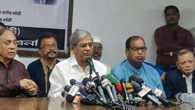 বক্তব্য দিচ্ছেন মির্জা ফখরুল ইসলাম আলমগীর