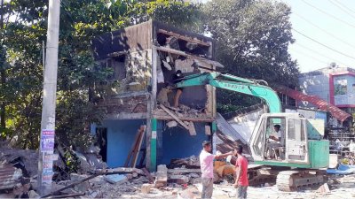 জমি উদ্ধারে উচ্ছেদ অভিযান