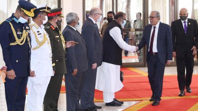 চিকিৎসা শেষে দেশে ফিরেছেন রাষ্ট্রপতি