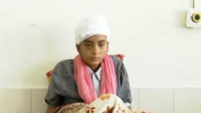 জীবন মৃত্যুর সন্ধিক্ষণে কলেজছাত্রী ঝুমা