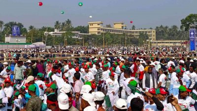 যশোর শহরের শামস্-উল হুদা স্টেডিয়াম কানায় কানায় পরিপূর্ণ