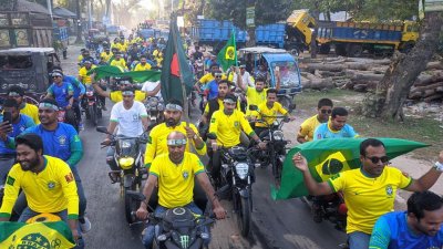 ব্রাজিলের পতাকা হাতে রাজপথে সমর্থকদের উল্লাস  