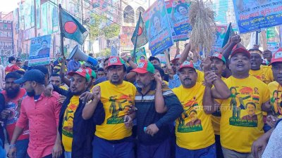 খণ্ড খণ্ড মিছিল নিয়ে কুমিল্লার ঐতিহাসিক টাউন হল মাঠে আসছেন বিএনপির নেতাকর্মীরা
