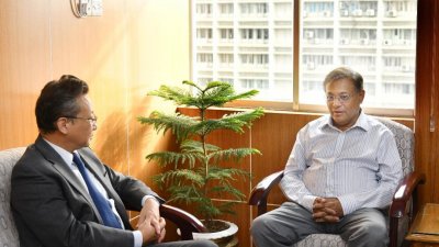 তথ্যমন্ত্রীর সঙ্গে সাক্ষাৎ করেন চীনের বিদায়ী রাষ্ট্রদূত