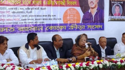 আলোচনা সভায় বক্তব্য রাখছেন সেলিমা রহমান