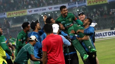 বিশ্বাসের ভেলায় চড়ে অবিশ্বাসের দেয়াল ভাঙলেন মিরাজ