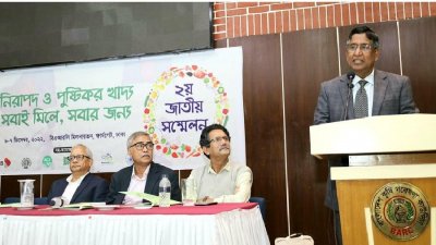 আলোচনা সভায় বক্তব্য রাখছেন কৃষিমন্ত্রী আব্দুর রাজ্জাক