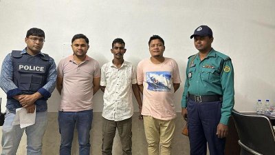 গ্রেফতার তিন জন