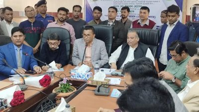 শরীয়তপুর জেলা পরিষদের হলরুমের সভায় বক্তব্য দেন এনামুল হক শামীম