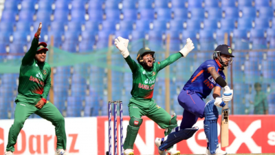 ধাওয়ানকে ফিরিয়েছেন মিরাজ।