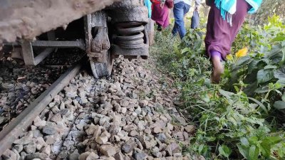 ময়মনসিংহ এক্সপ্রেসের একটি বগি লাইনচ্যুত