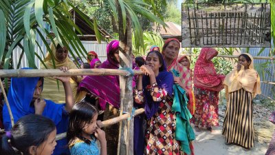 কবর থেকে তোলা হচ্ছে মাইশার মরদেহ