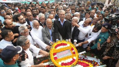 সরকার মুক্তিযুদ্ধের ইতিহাস বিকৃত করছে: খন্দকার মোশাররফ