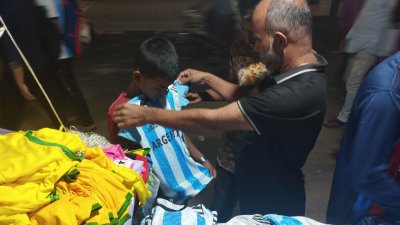 রয়ে গেছে ব্রাজিলের জার্সি, দ্বিগুণ দামে বিক্রি হচ্ছে আর্জেন্টিনার