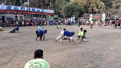 গোয়ালন্দে প্রতিবন্ধীদের নিয়ে ফুটবল খেলা অনুষ্ঠিত