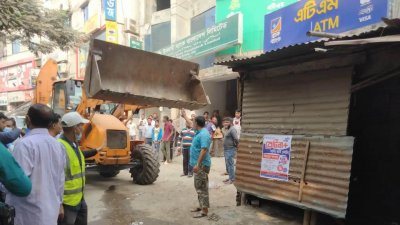 আগারগাঁওয়ে দোকান উচ্ছেদ করে রাস্তা উদ্ধার করলো ডিএনসিসি