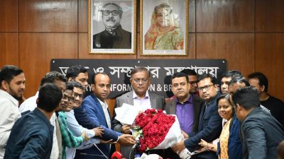 তথ্যমন্ত্রীর সঙ্গে ডিআরইউর নেতারা