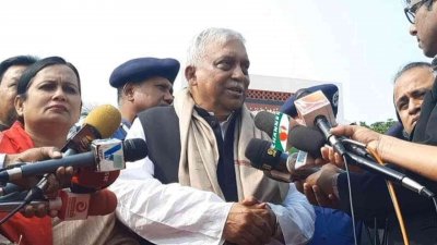 স্বরাষ্ট্রমন্ত্রী আসাদুজ্জামান খান কামাল