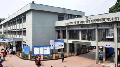 স্থানীয়রা তাকে উদ্ধার করে যশোর জেনারেল হাসপাতালে নিয়ে গেলে চিকিৎসক মৃত ঘোষণা করেন