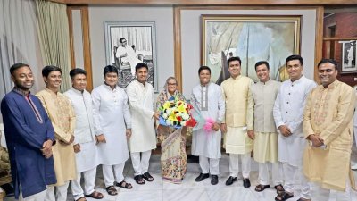 ছাত্রলীগের বিদায়ী সভাপতি আল নাহিয়ান জয় এবং সাধারণ সম্পাদক লেখক ভট্টাচার্য এ সময় উপস্থিত ছিলেন। ছবি: ফোকাস বাংলা