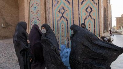 আফগান নারীদের ওপর বিভিন্ন ধরনের বিধিনিষেধ আরোপ করছে তালেবান সরকার