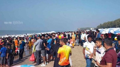 তিন দিনের টানা ছুটিতে কক্সবাজারে পর্যটকের ঢল