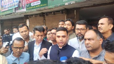 আওয়ামী লীগের কেন্দ্রীয় উপ-দফতর সম্পাদক সায়েম খানের নেতৃত্বে অভ্যর্থনা কমিটি বিএনপির কার্যালয়ে আমন্ত্রণপত্র পৌঁছে দেন