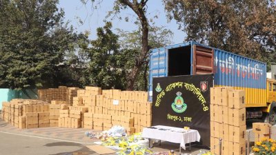 কাভার্ডভ্যানসহ উদ্ধার মালামাল
