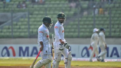 লিটনের লড়াইয়ে শত রান পার হয়েছে বাংলাদেশের লিড