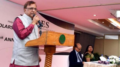 বক্তব্য দিচ্ছেন সংস্কৃতি প্রতিমন্ত্রী কে এম খালিদ