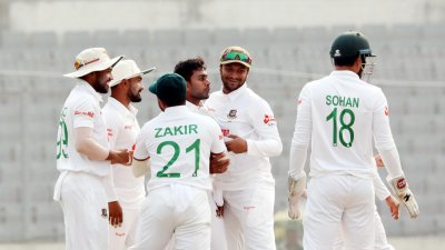 চেষ্টা করেও ঢাকা টেস্ট জিততে পারেনি বাংলাদেশ।