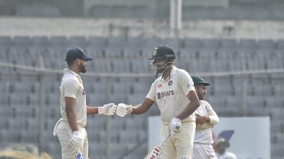 আইয়ার-অশ্বিনের জুটিতে জয় নিশ্চিত করেছে ভারত।