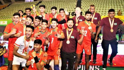 ইরানি কোচকে শূন্যে তুলে আনন্দ করলো বাংলাদেশ