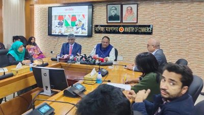 সচিবালয়ে ব্রিফিং করেন বাণিজ্যমন্ত্রী টিপু মুনশি