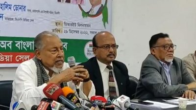 বক্তব্য দিচ্ছেন বিএনপির স্থায়ী কমিটির সদস্য নজরুল ইসলাম খান