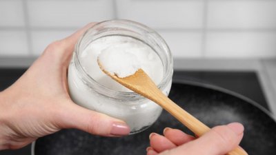 নারিকেল তেল খাঁটি কিনা বোঝার ৪ উপায়