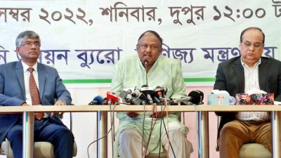 বাণিজ্য মেলার উদ্বোধন উপলক্ষে আয়োজিত প্রেস ব্রিফিংয়ে বাণিজ্যমন্ত্রী টিপু মুনশি (ছবি: ফোকাস বাংলা)