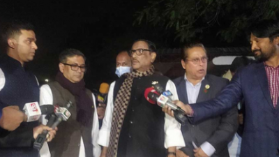 সাংবাদিকদের ব্রিফ করছেন ওবায়দুল কাদের