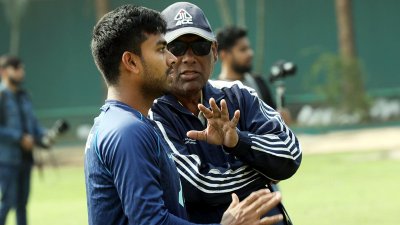 কোচের অপেক্ষায় থাকার কোনও কারণ দেখছেন না মিরাজ